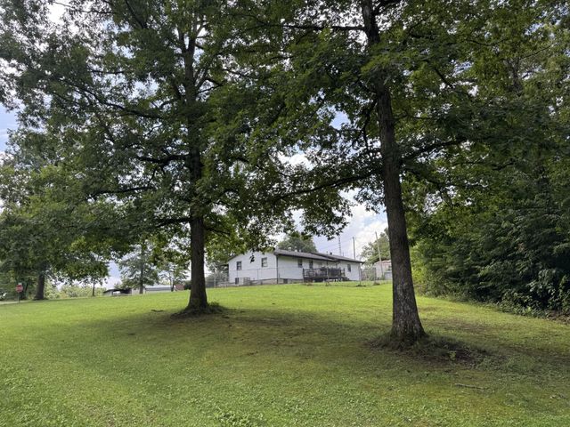 65 Carey Rd, Crossville, TN 38571