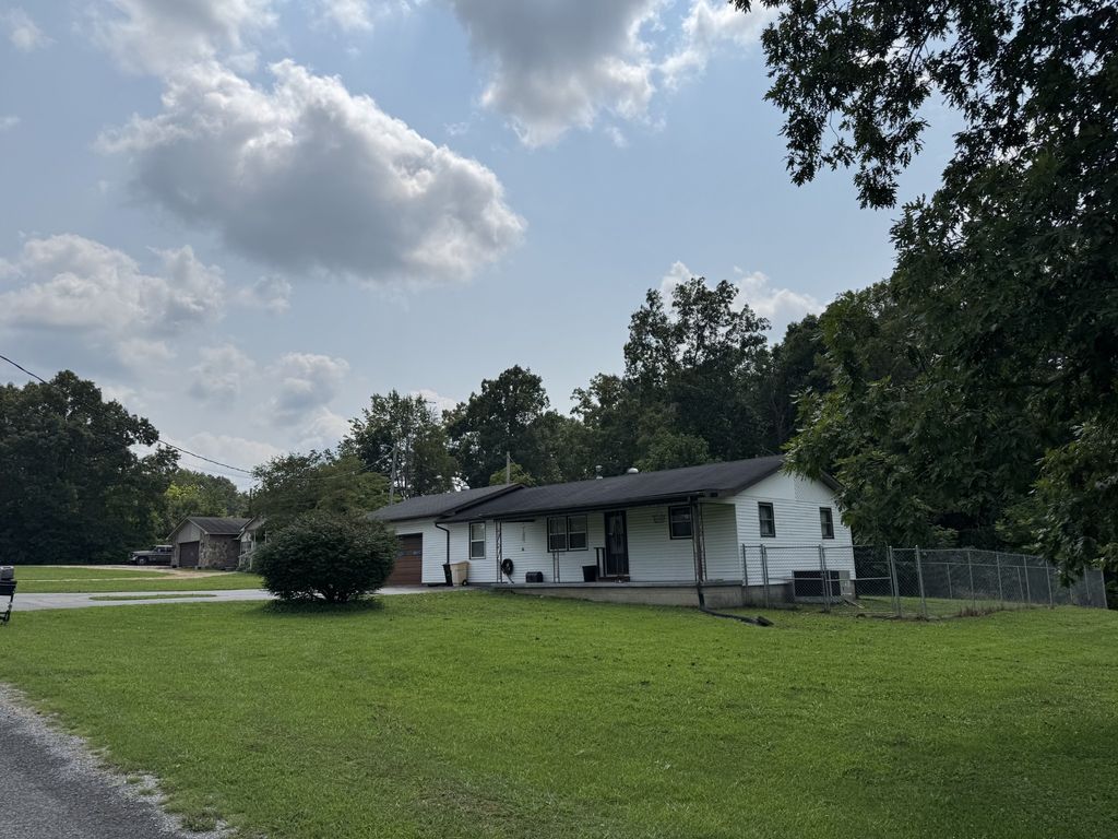 65 Carey Rd, Crossville, TN 38571