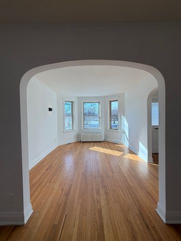 3737 S Damen Avenue, Chicago, IL 60608