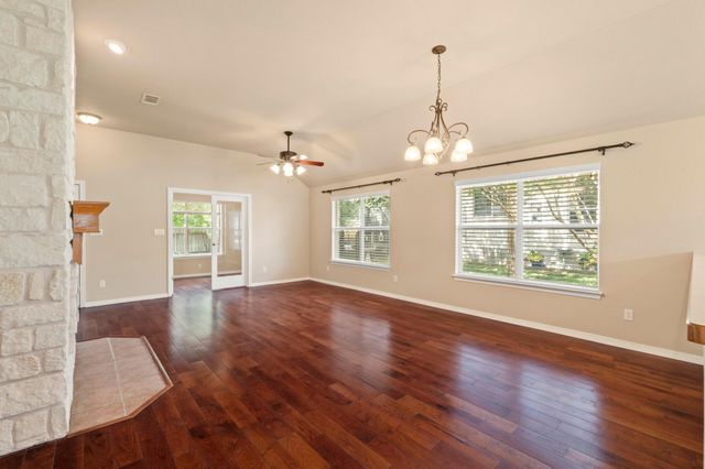 125 Sabine DR, Georgetown, TX 78628