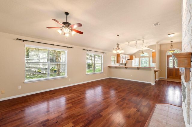 125 Sabine DR, Georgetown, TX 78628