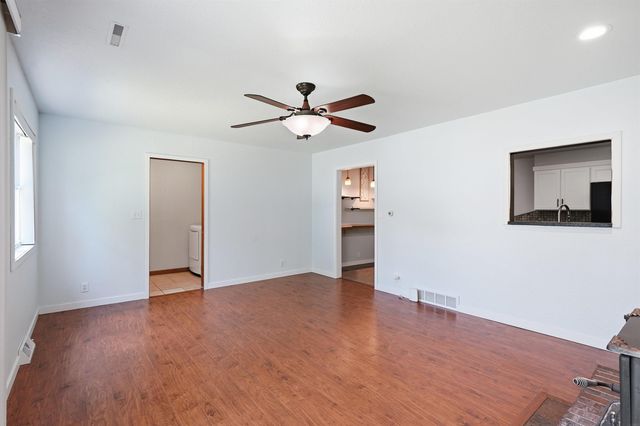 927 W 14th Street, Cedar Falls, IA 50613
