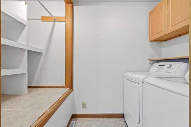 927 W 14th Street, Cedar Falls, IA 50613