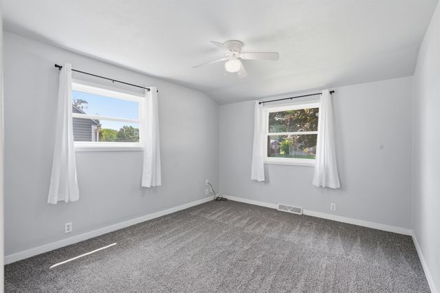 927 W 14th Street, Cedar Falls, IA 50613