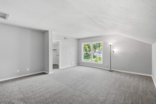 927 W 14th Street, Cedar Falls, IA 50613