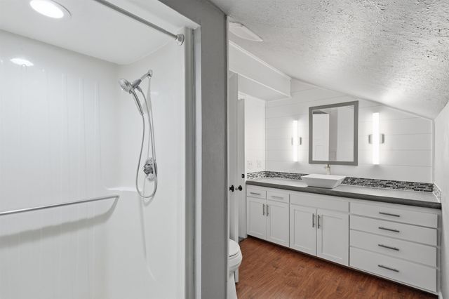 927 W 14th Street, Cedar Falls, IA 50613