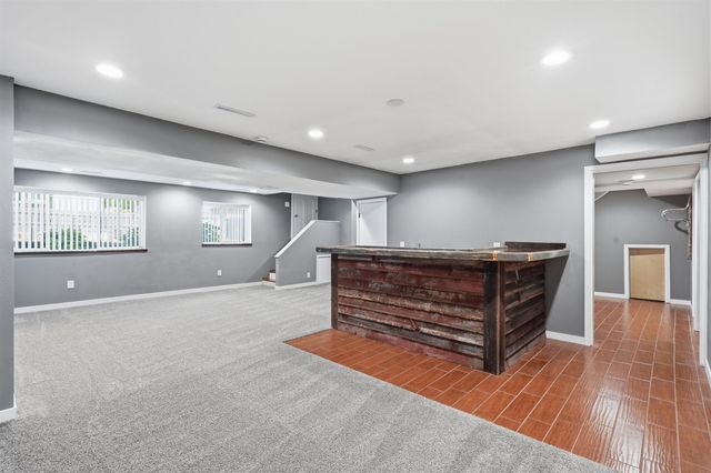 927 W 14th Street, Cedar Falls, IA 50613