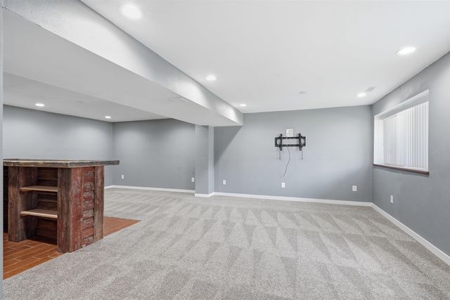 927 W 14th Street, Cedar Falls, IA 50613