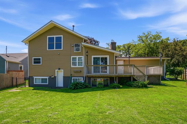 927 W 14th Street, Cedar Falls, IA 50613