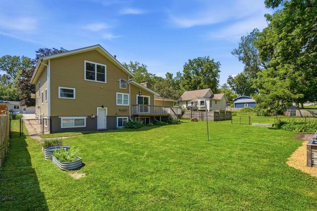 927 W 14th Street, Cedar Falls, IA 50613