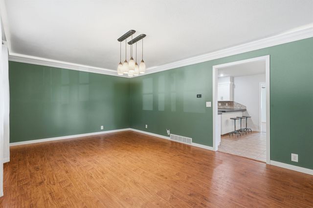 927 W 14th Street, Cedar Falls, IA 50613
