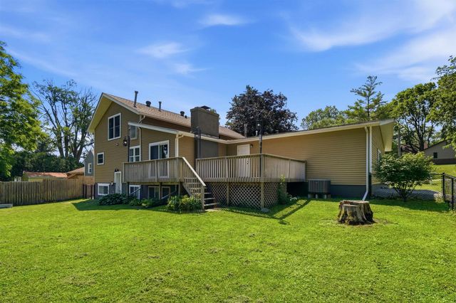 927 W 14th Street, Cedar Falls, IA 50613