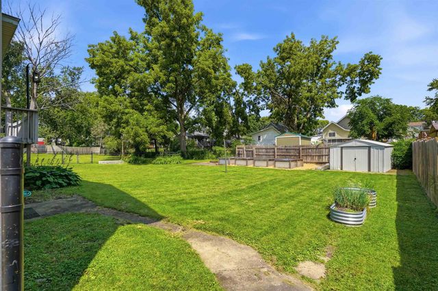 927 W 14th Street, Cedar Falls, IA 50613