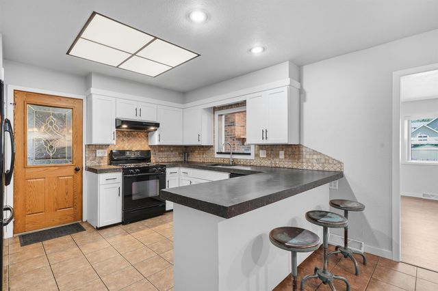 927 W 14th Street, Cedar Falls, IA 50613