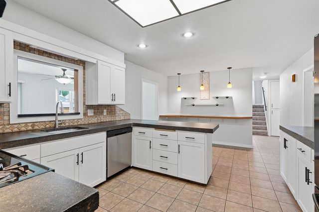 927 W 14th Street, Cedar Falls, IA 50613
