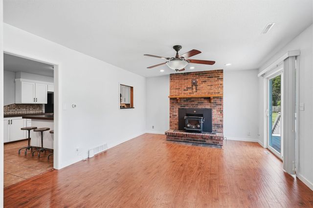 927 W 14th Street, Cedar Falls, IA 50613