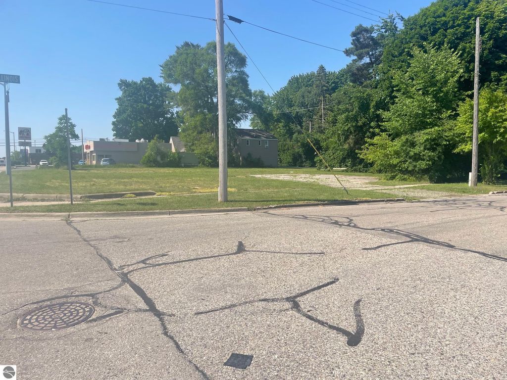 Image 2 of property listing at 300 S Mission Street, Mt Pleasant, MI 48858