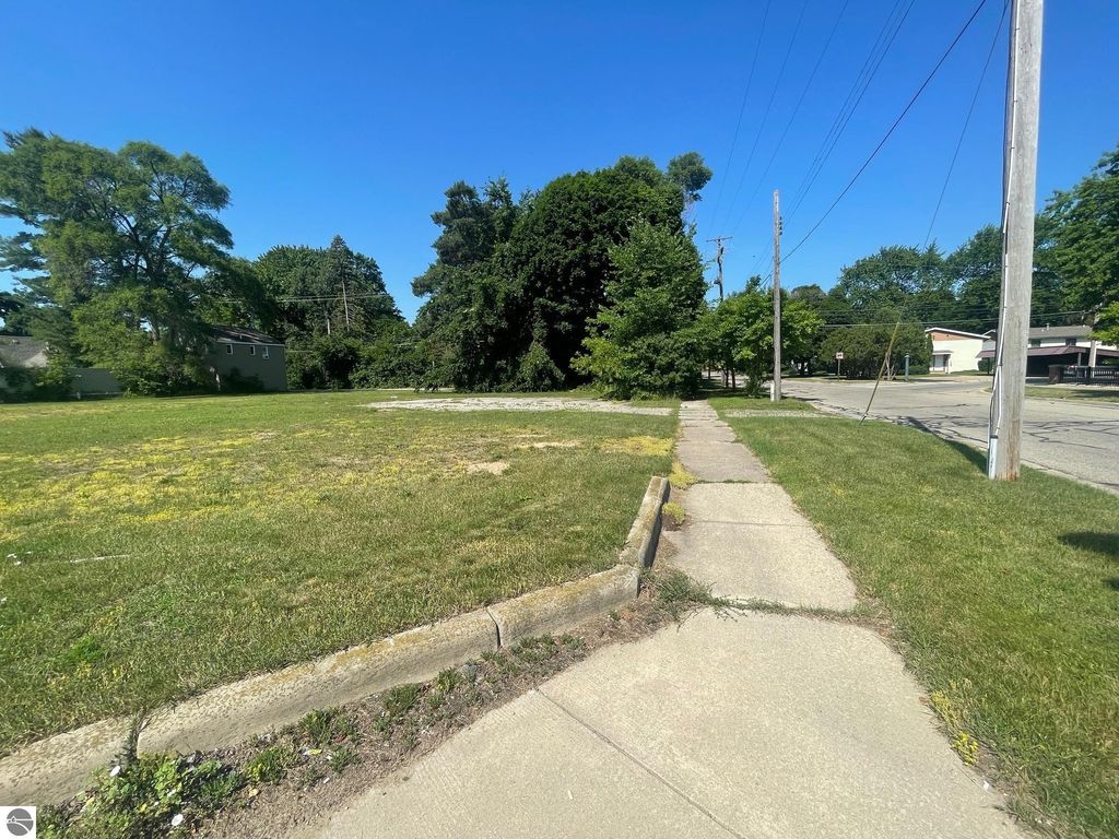 Image 6 of property listing at 300 S Mission Street, Mt Pleasant, MI 48858