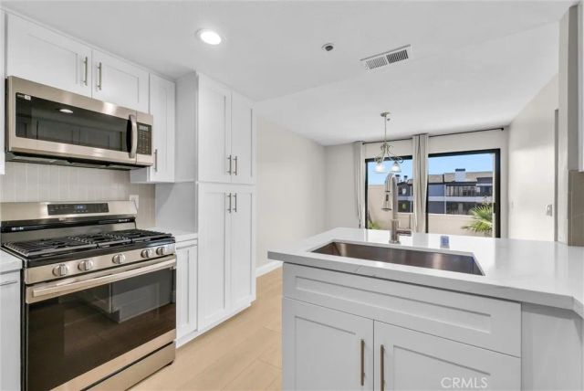 220 Nice 110, Newport Beach, CA 92663