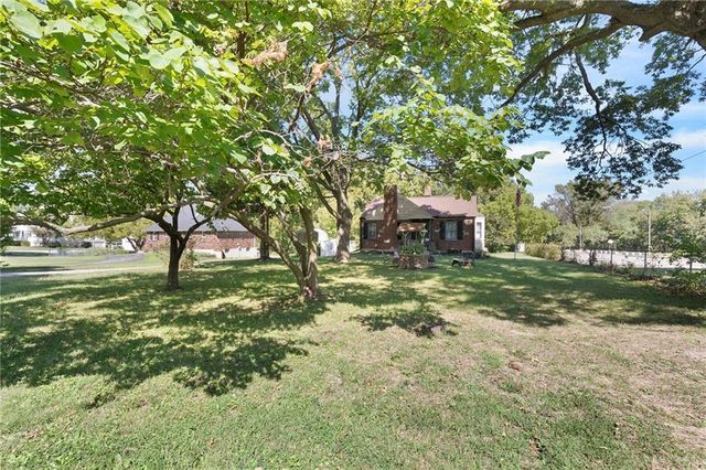 709 N Allen Road, Independence, MO 64050