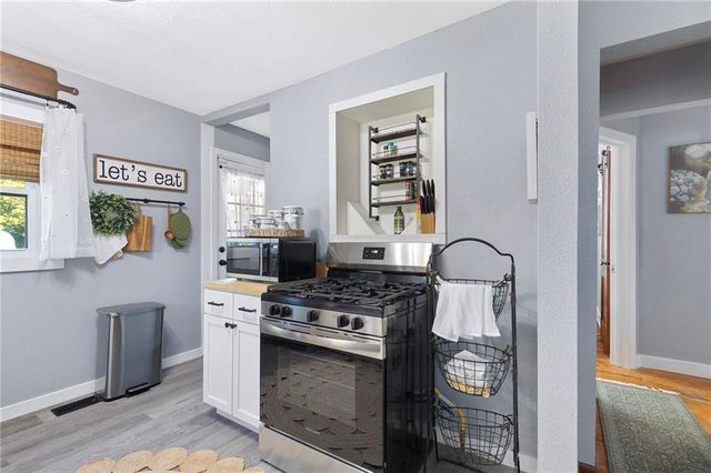709 N Allen Road, Independence, MO 64050