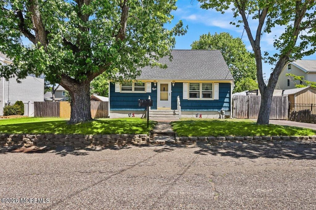8 N Chestnut Street N, Hazlet, NJ 07730