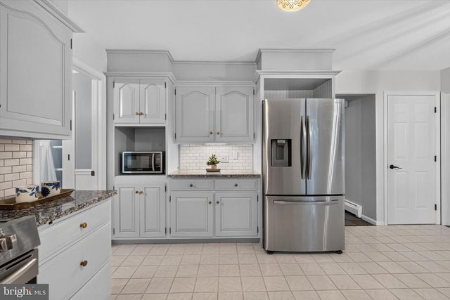 1436 WOODHAVEN DR, Hummelstown, PA 17036