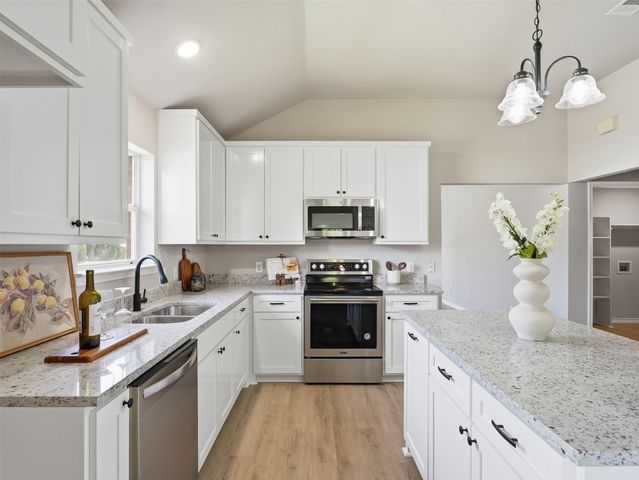 415 Cross Cut Drive, Arlington, TX 76018