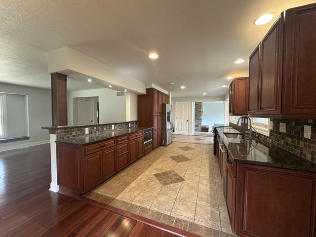 W309N174 Maple AVENUE, Waukesha, WI 53188