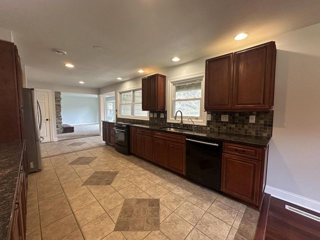 W309N174 Maple AVENUE, Waukesha, WI 53188