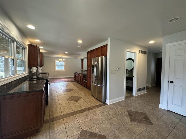 W309N174 Maple AVENUE, Waukesha, WI 53188