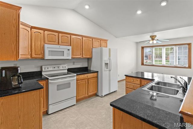 78 Parkside Drive, Bethalto, IL 62010