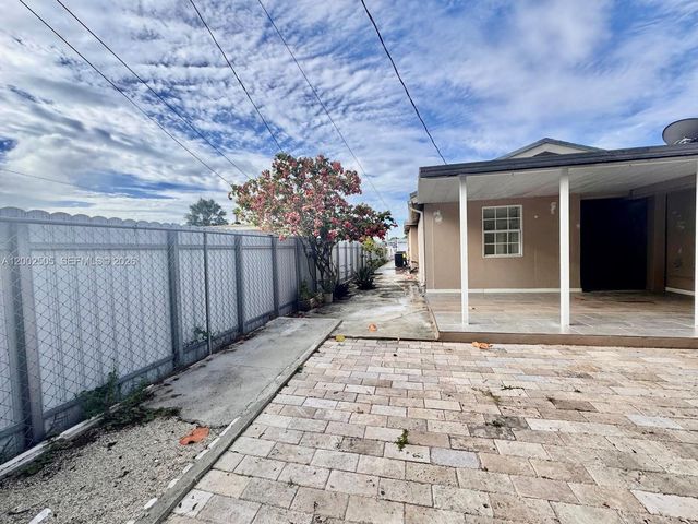 541 E 38th St, Hialeah, FL 33013