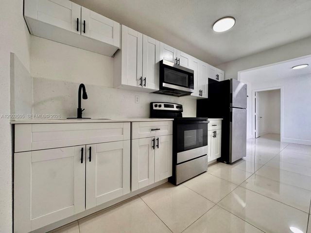 541 E 38th St, Hialeah, FL 33013