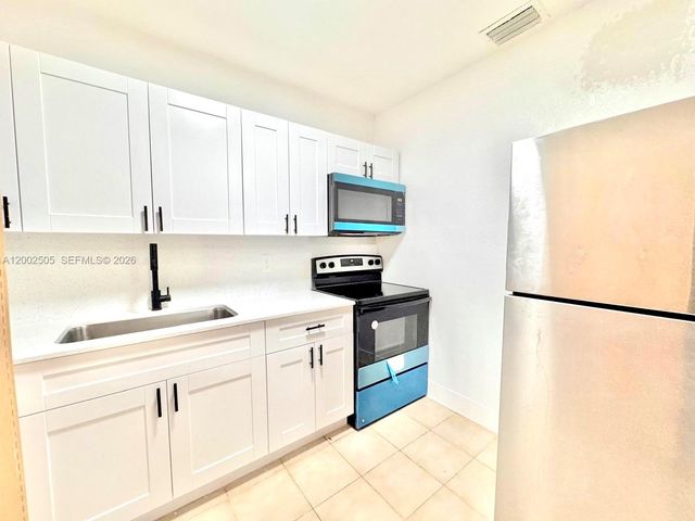 541 E 38th St, Hialeah, FL 33013