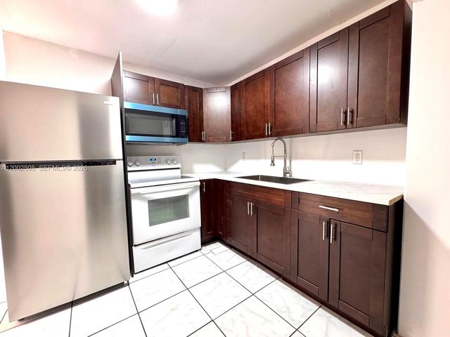 541 E 38th St, Hialeah, FL 33013