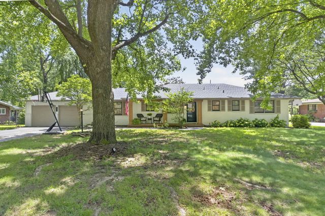 2406 E Broadmoor Street, Springfield, MO 65804