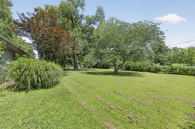 2406 E Broadmoor Street, Springfield, MO 65804