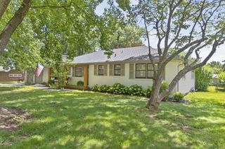 2406 E Broadmoor Street, Springfield, MO 65804