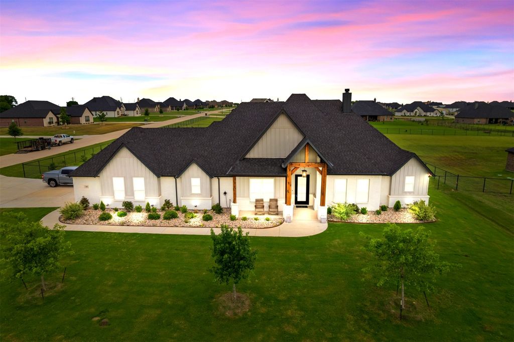 256 Agua Linda Drive, Godley, TX 76044