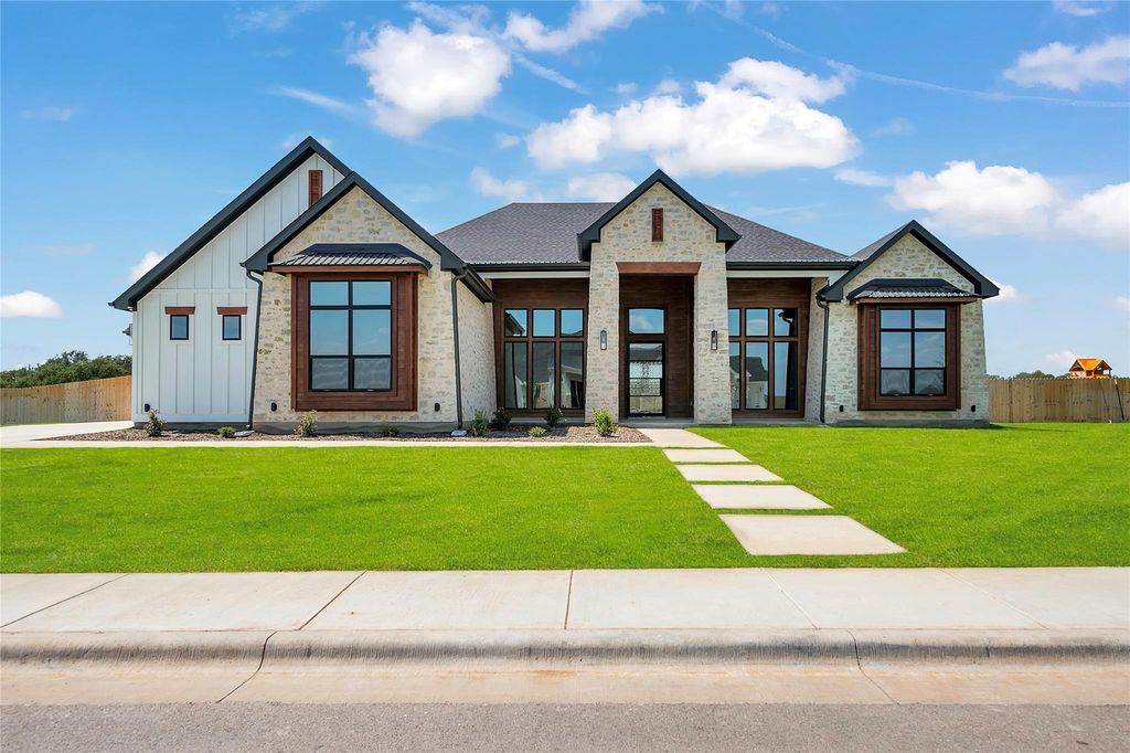 6807 Lacey Oak RD, Salado, TX 76571