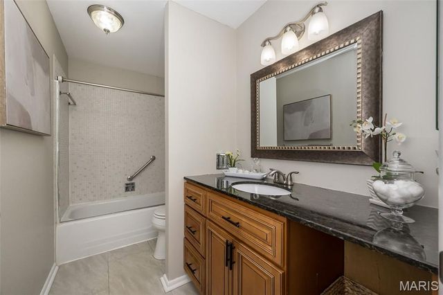 10381 Oxford Hill Drive 22, St Louis, MO 63146