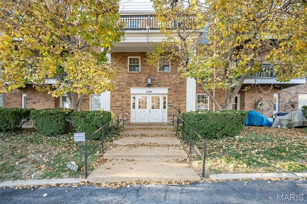 10381 Oxford Hill Drive 22, St Louis, MO 63146
