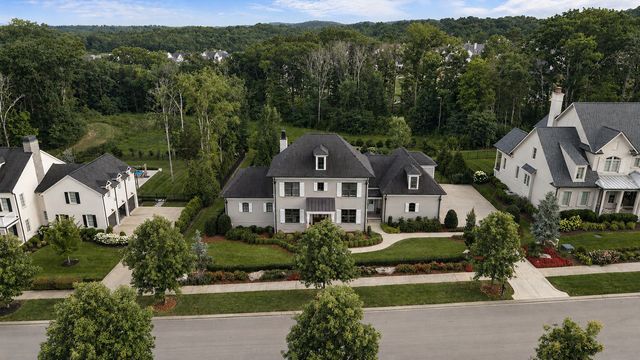 8645 Belladonna Dr, College Grove, TN 37046