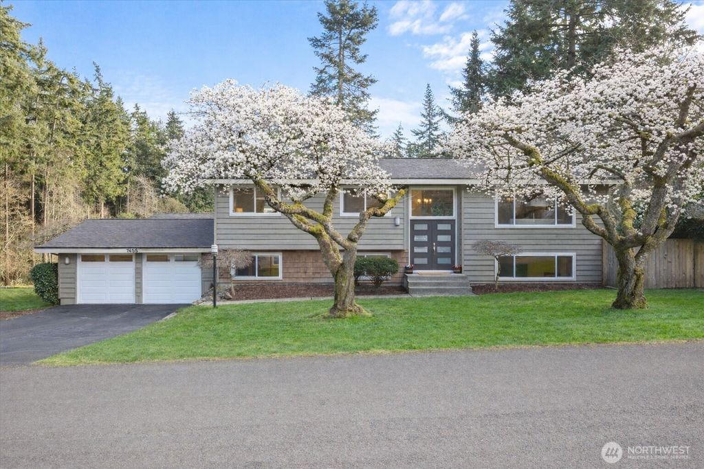 7455 NE 120TH Street, Kirkland, WA 98034