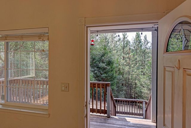 5115 Red Rock Dr, Foresthill, CA 95631
