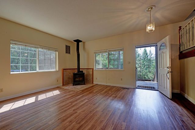 5115 Red Rock Dr, Foresthill, CA 95631