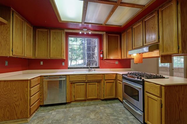 5115 Red Rock Dr, Foresthill, CA 95631