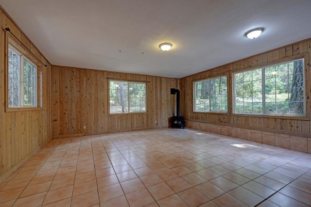 5115 Red Rock Dr, Foresthill, CA 95631