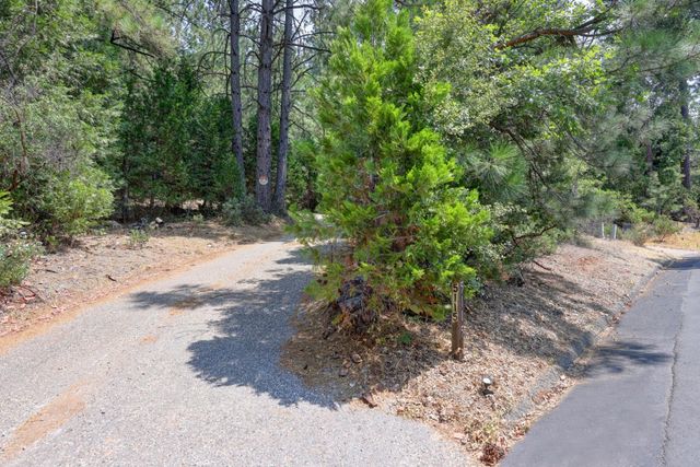 5115 Red Rock Dr, Foresthill, CA 95631